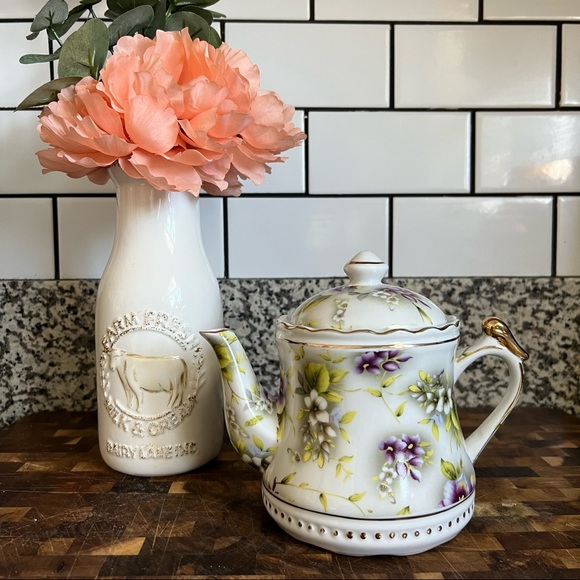 Vintage English Floral Gold Trim Teapot - Picture 1 of 6